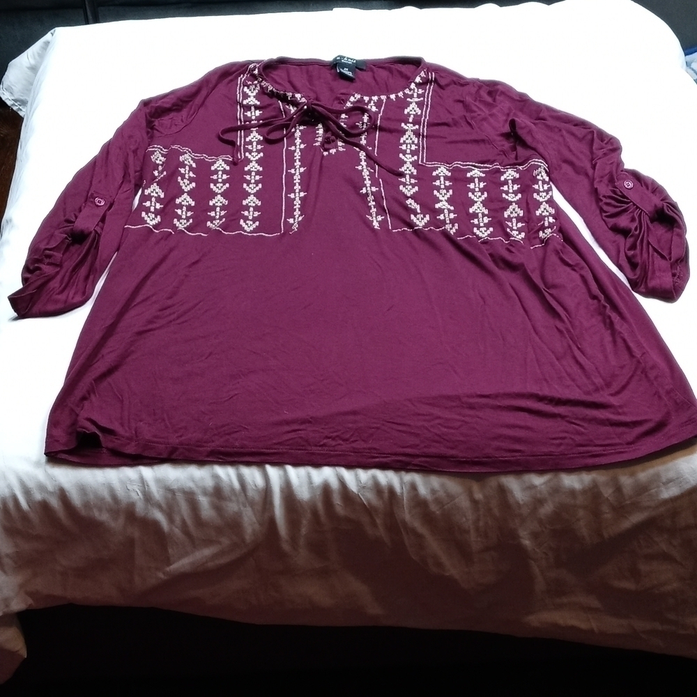 U-knit womens 2X burgundy embroidered top